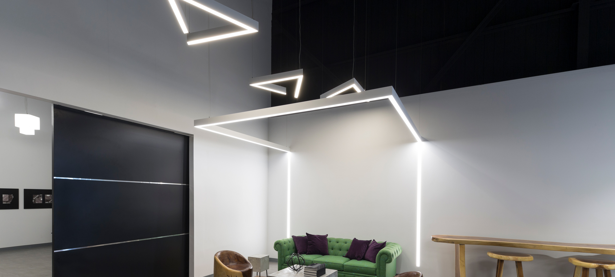 Recessed Linia Wall to Ceiling